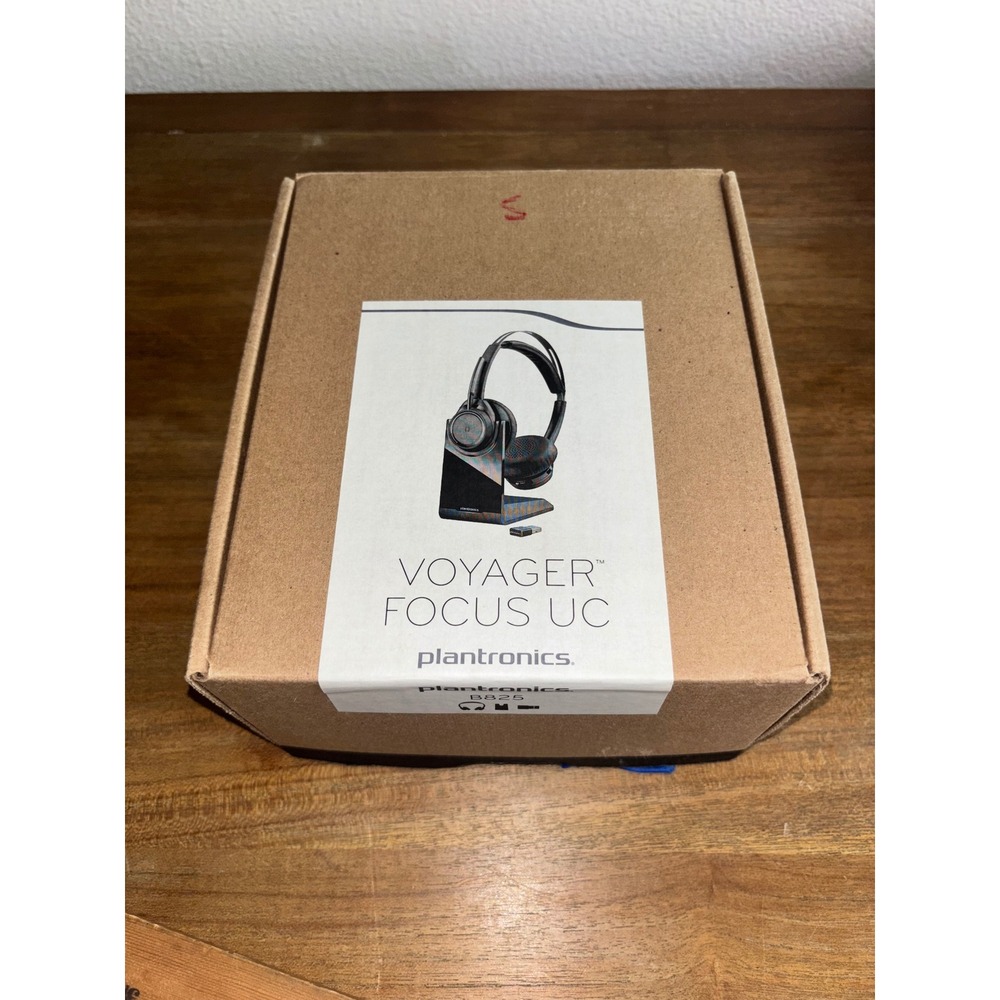 plantronics voyager focus uc b825-m New open box